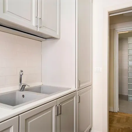 Av Domus Propaganda Roma