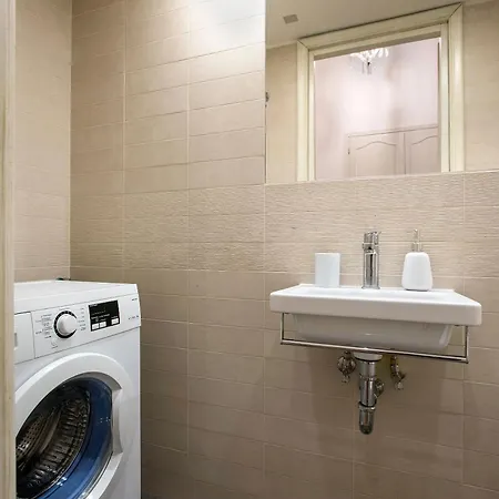 Av Domus Propaganda * Roma