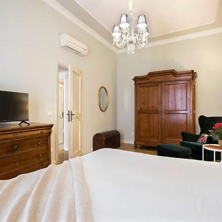 Av Domus Propaganda * Roma