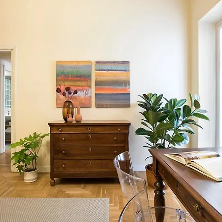 Av Domus Propaganda * Roma