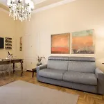 Av Domus Propaganda Apartamento